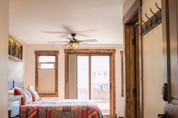Clear Creek Inn