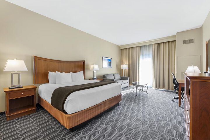 Best Western Plus Swiss Chalet Hotel & Suites