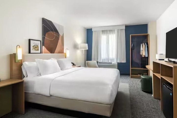 Spark by Hilton - Kent Seattle