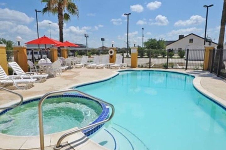 Comfort Suites Shenandoah-The Woodlands
