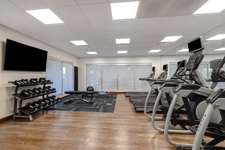 Holiday Inn Express & Suites Detroit Dearborn by IHG