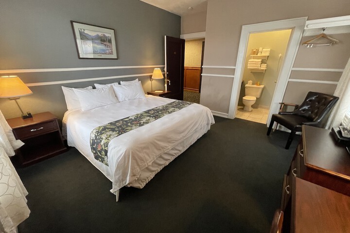 Room 28 of 32