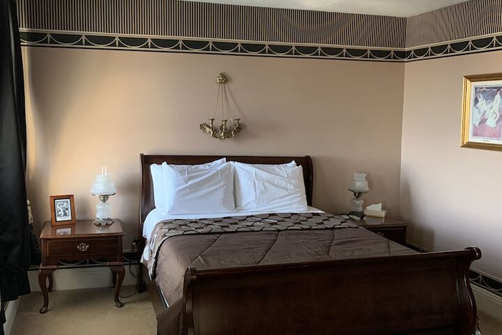 Room 22 of 37