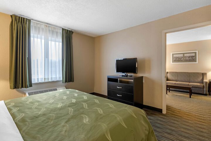 Quality Inn & Suites Des Moines - Merle Hay Road