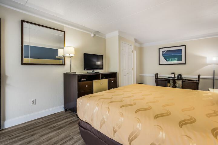 Room 32 of 41