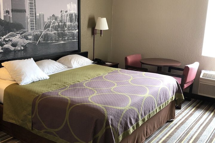 Super 8 by Wyndham Aurora / Naperville Area