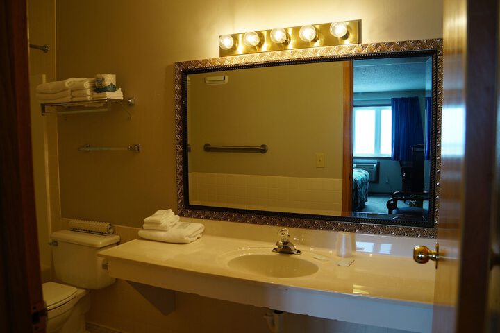 Room 2 of 35