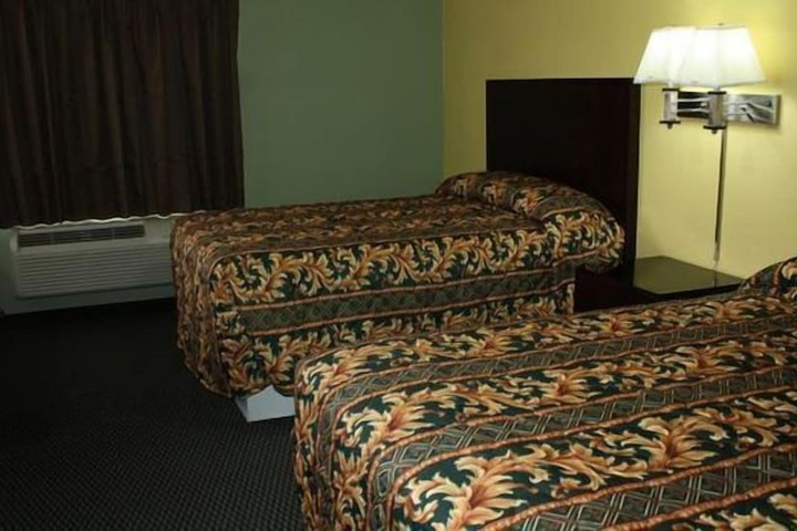 Room 9 of 16