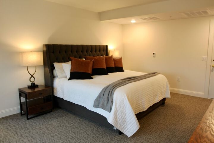 Room 81 of 220