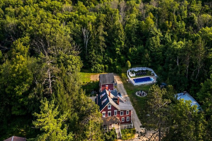 The Aurora Inn & Cottages