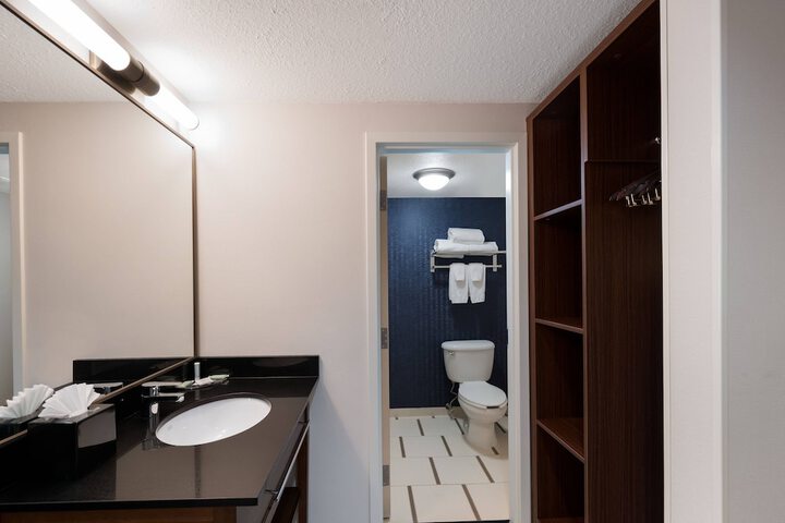 Room 32 of 37