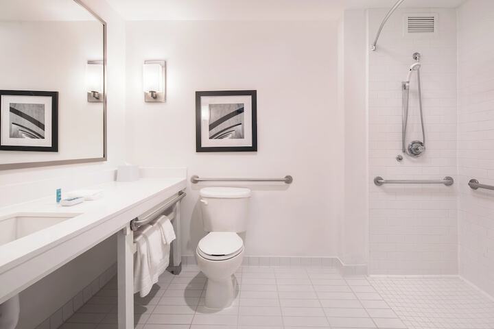 Room 10 of 42