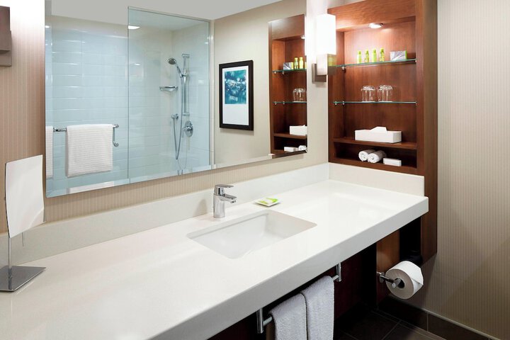 Delta Hotels by Marriott Kingston Waterfront