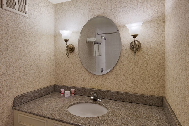 Room 43 of 122