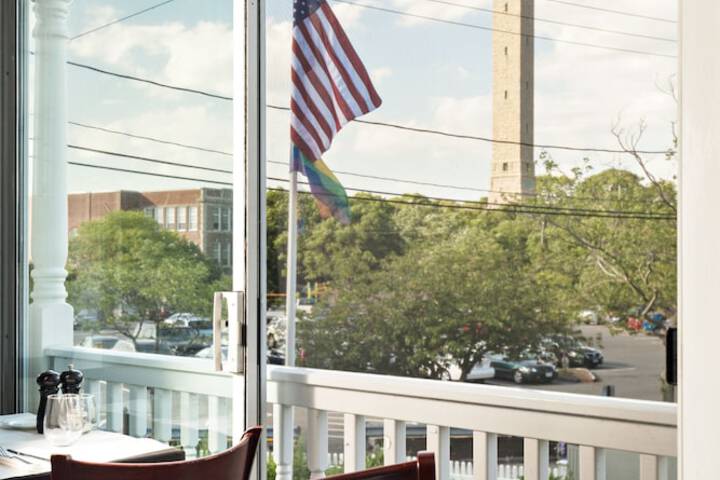 Crowne Pointe Historic Inn & Spa - Adults Only