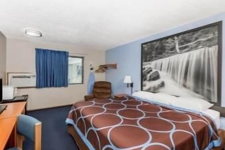 Room 16 of 28