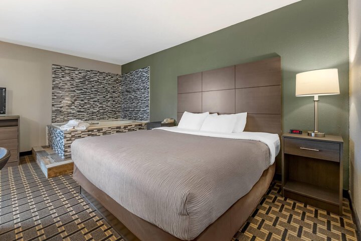 Quality Inn Mauston I-90