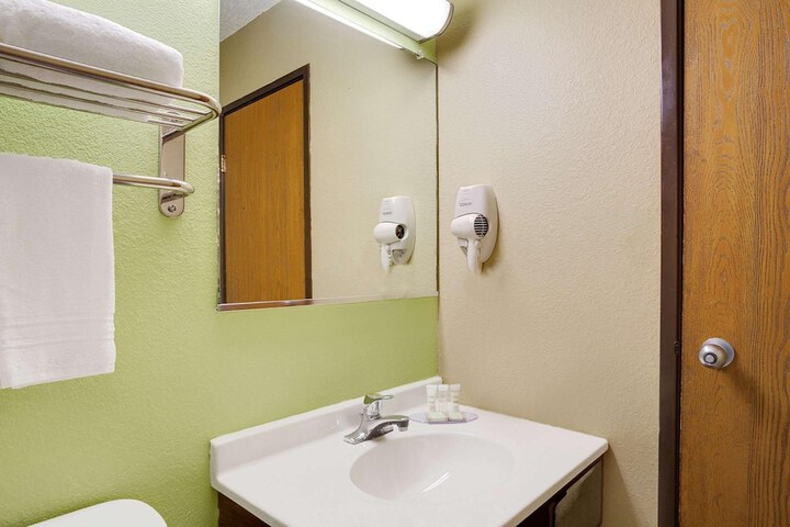 Room 30 of 34