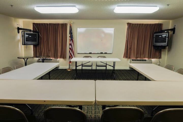 Red Roof Inn & Suites Pensacola East - Milton