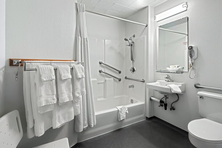 Room 102 of 183