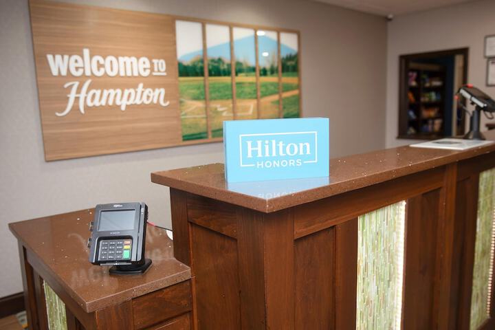 Hampton Inn & Suites Williamsport-Faxon Exit