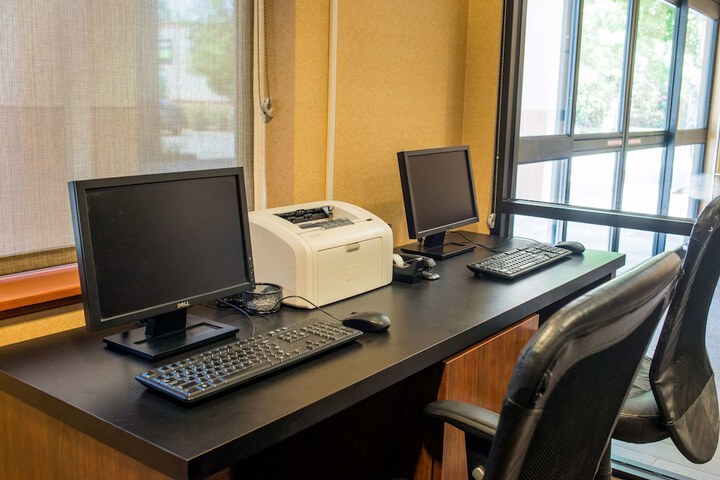 Business Center 28 of 28