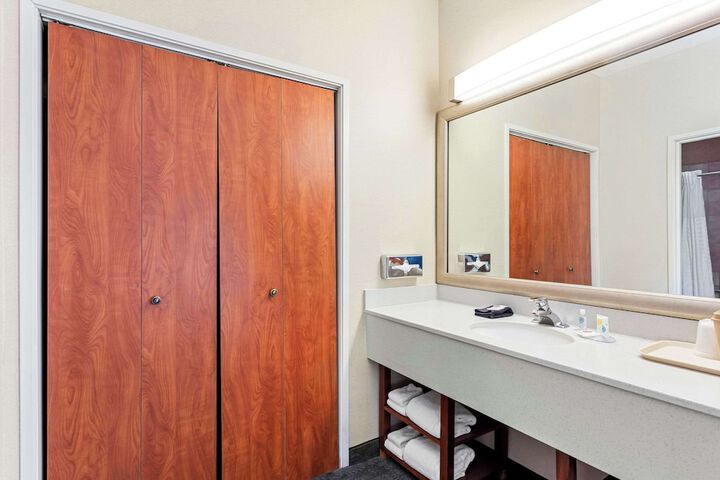 Room 32 of 54