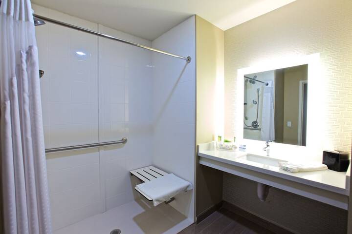 Holiday Inn Express Fargo SW - I-94 Medical Center by IHG