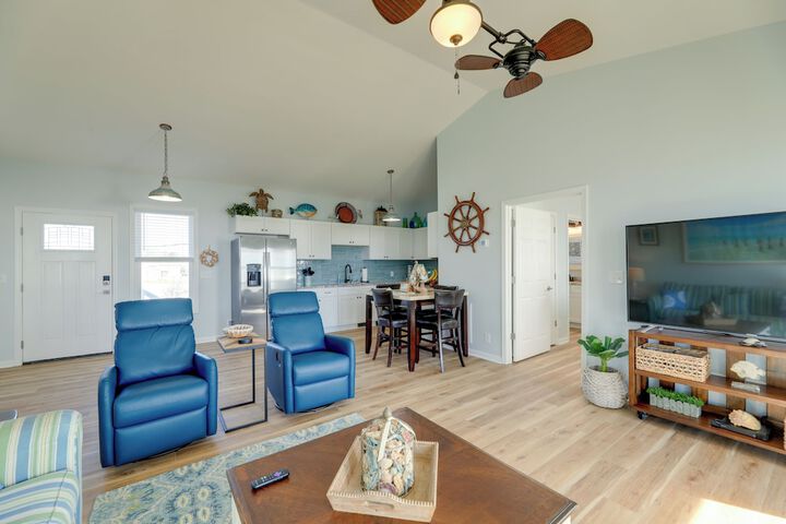 Waterview Home w / Sunset & Lighthouse Views