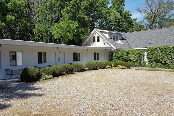 Captains Quarters Motel