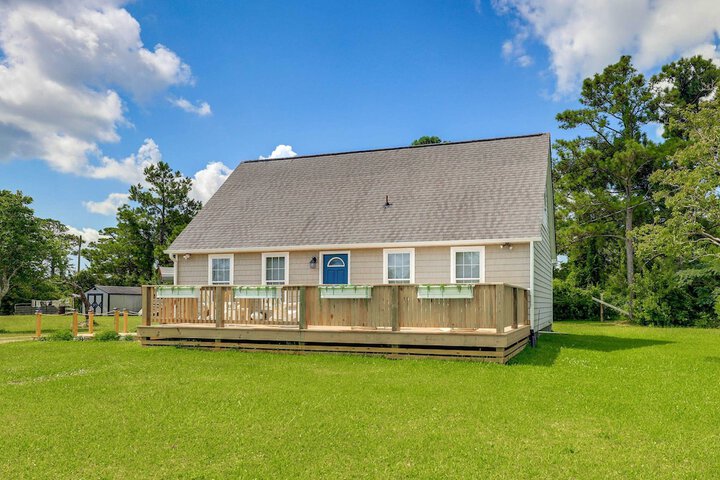 the Willowberry House With Deck & Grill!
