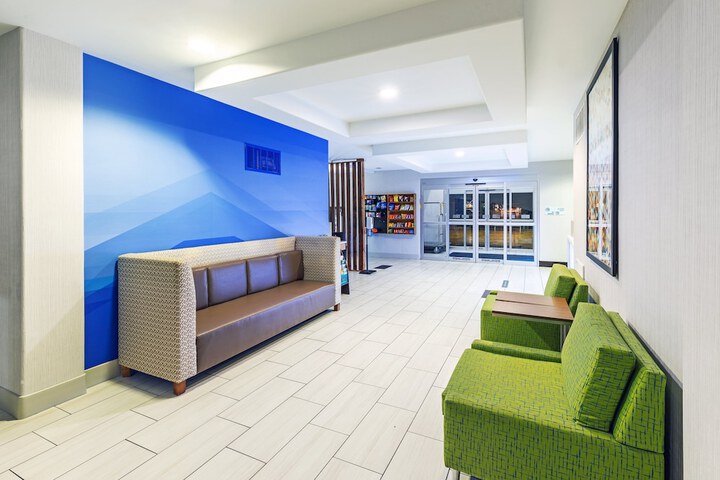 Hotel Interior 10 of 34