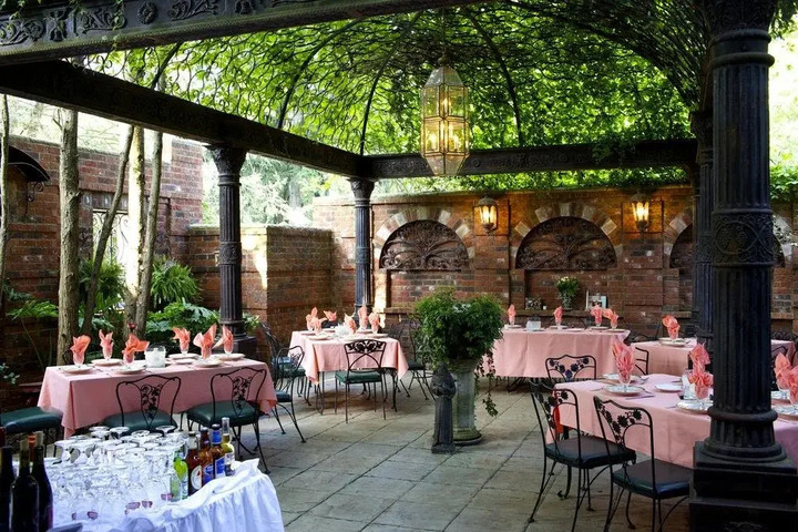 MELANGE BED AND BREAKFAST