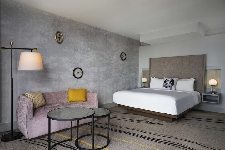 Room 22 of 80