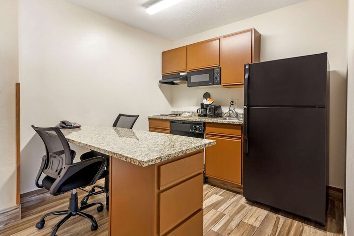 MainStay Suites Dubuque at Hwy 20