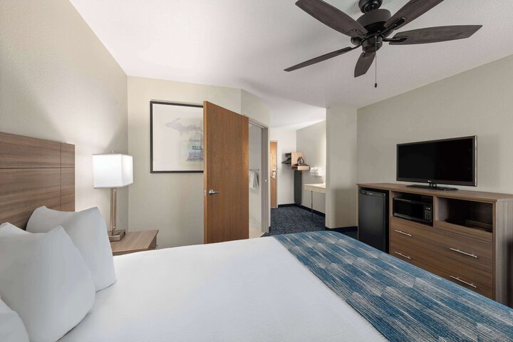 Baymont by Wyndham Mt. Pleasant