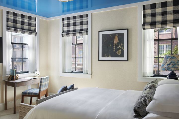 Room 4 of 32