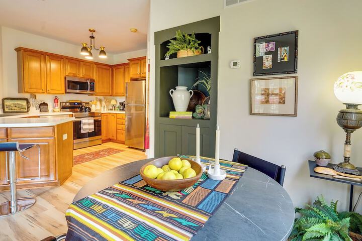 Charming Granville Home w / Porch - Walk Downtown!