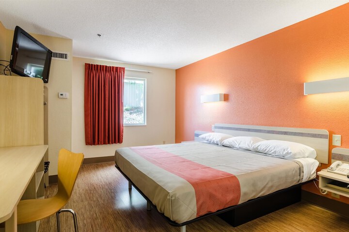 Room 21 of 36