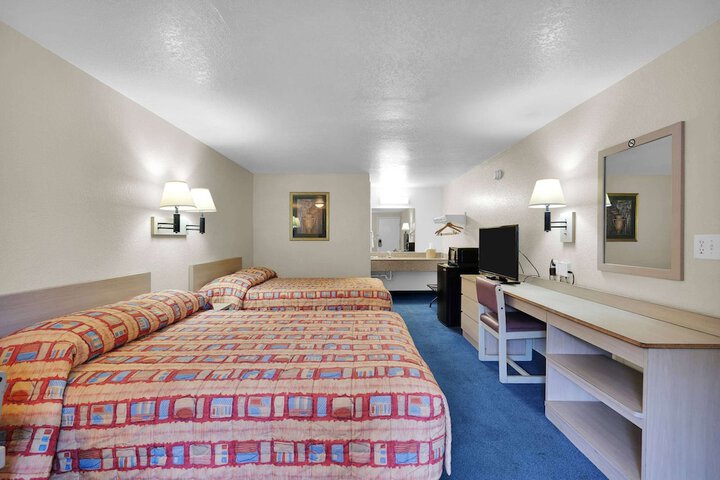 Room 13 of 16