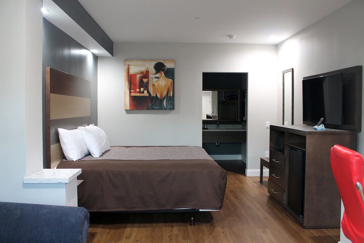 Room 11 of 19
