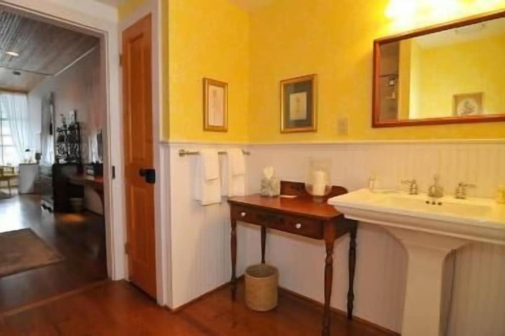 Room 35 of 138