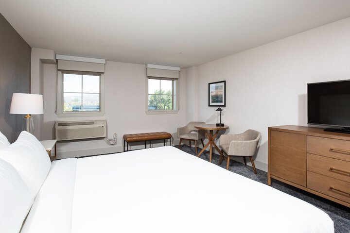 Room 14 of 33