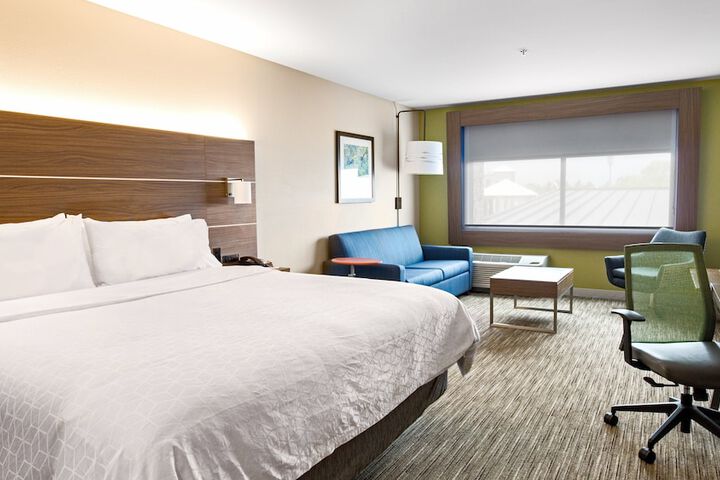 Holiday Inn Express & Suites Racine by IHG