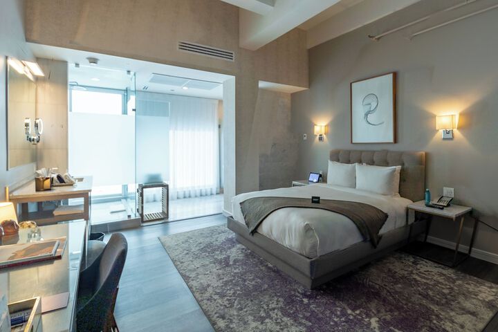 Room 32 of 97