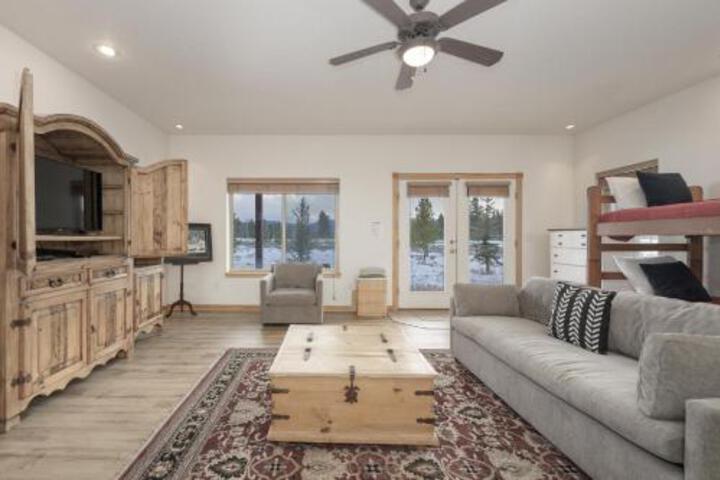 Mountain Peak 3.5 Bathrooms Home