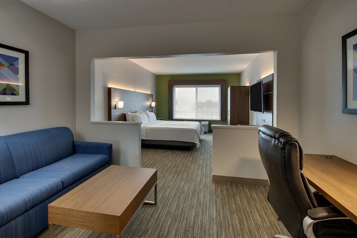 Holiday Inn Express & Suites Waukegan by IHG