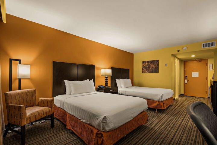 Best Western The Plaza Hotel Honolulu Airport - Free Breakfast