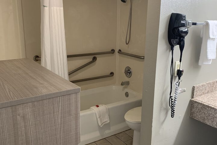 Room 26 of 40