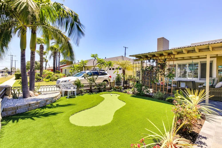Westminster Escape Near Beaches & Shopping!